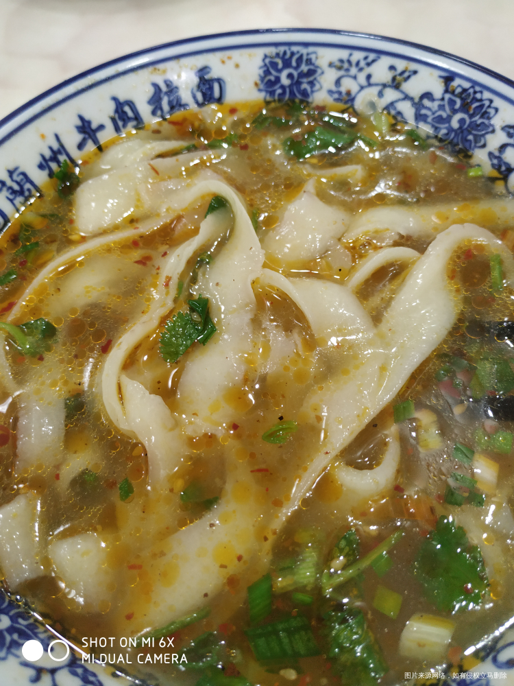 不想做饭刀削面饺子光盘行动,没换衣服就跑出来了