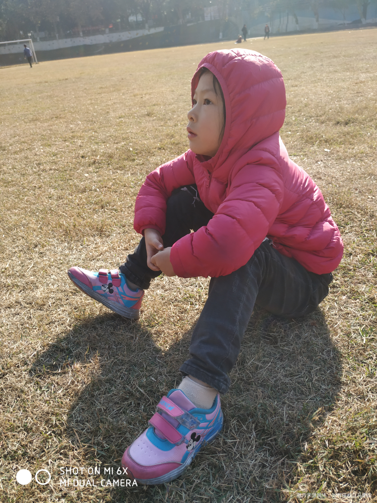 晒的懒洋洋的家伙呦!袜子是小宝宝的她也能穿🤣