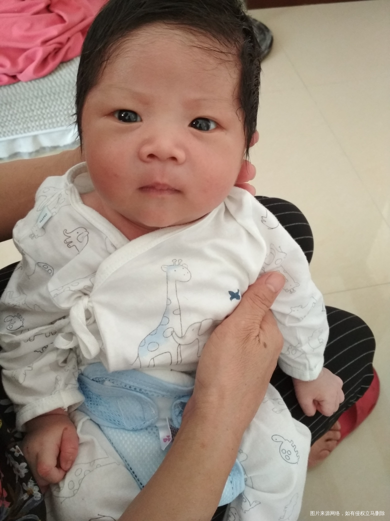 小宝出生22天了,回想二次破腹