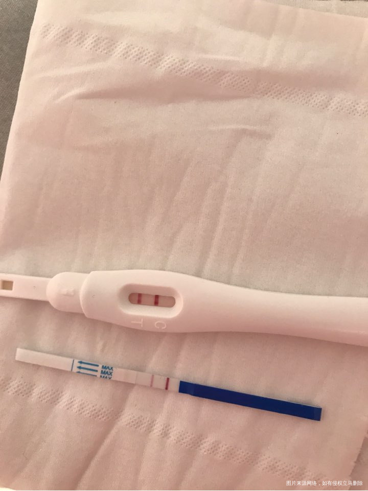 今天早上起来没有任何症状了,为了让自己安心,跑去买了两个不同品牌的试纸,看着秒红...