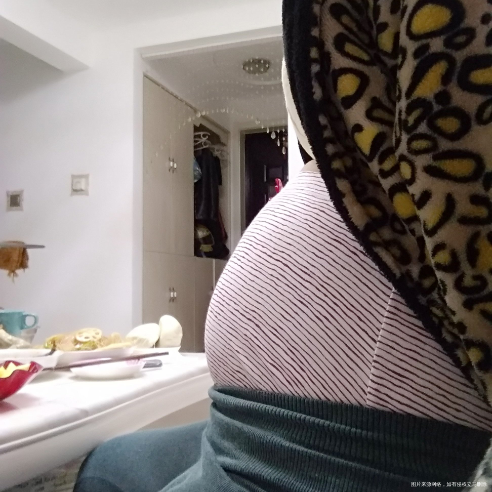 孕13周,肚子吃饭就很明显