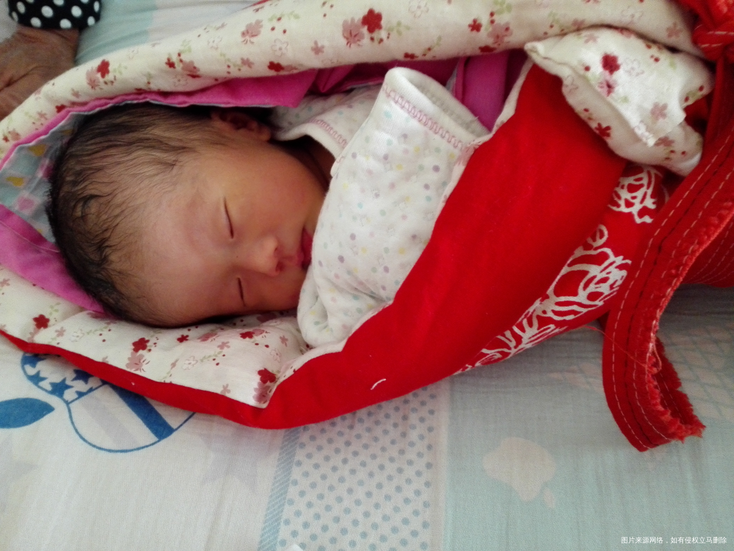 宝宝出生八天了!真的好累!但是很幸福