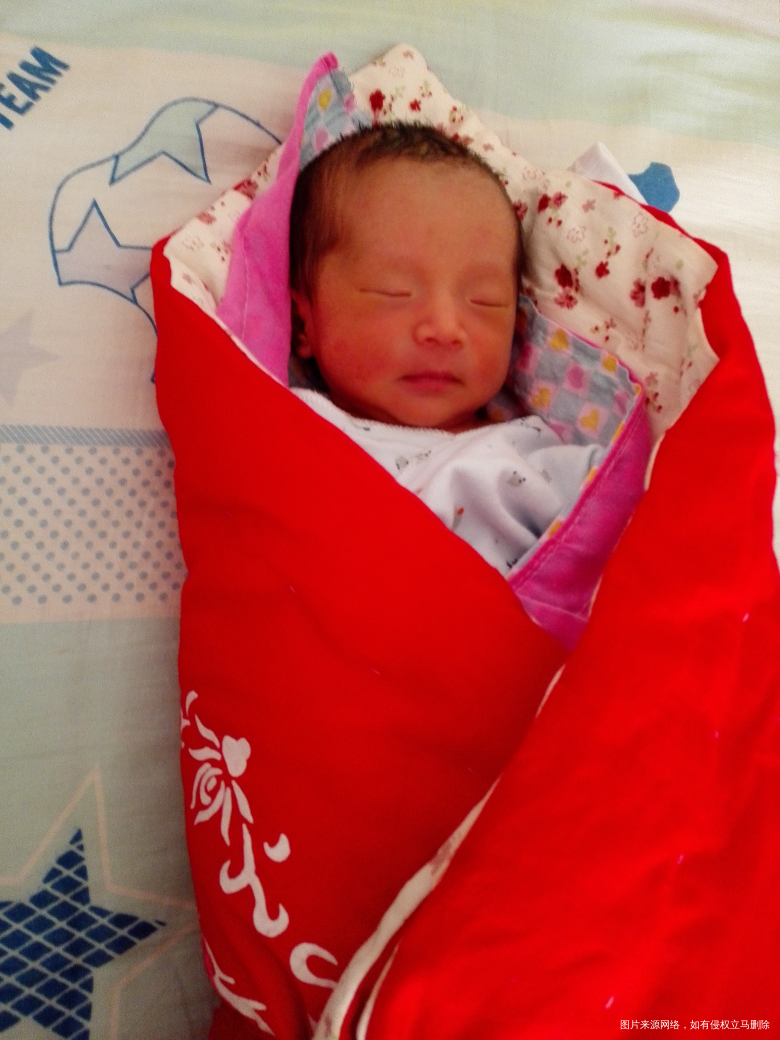 宝宝出生八天了!真的好累!但是很幸福