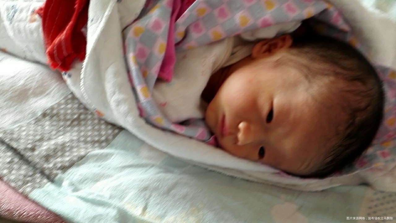 小妮这姿势,这表情没谁了!服了!听话的哥哥