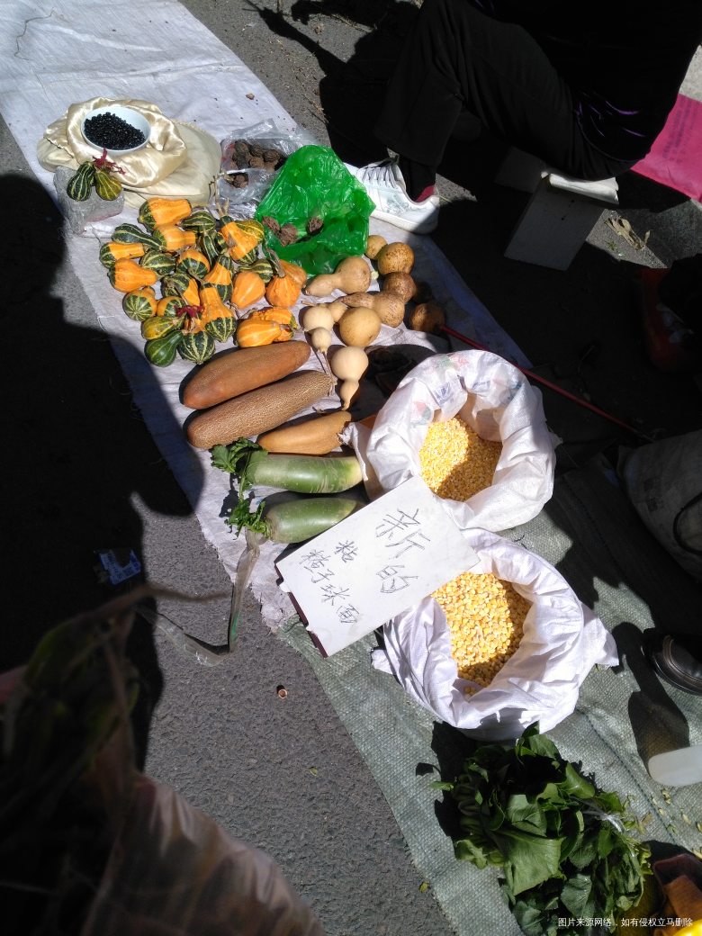 今天赶集,看见好多卖人参的