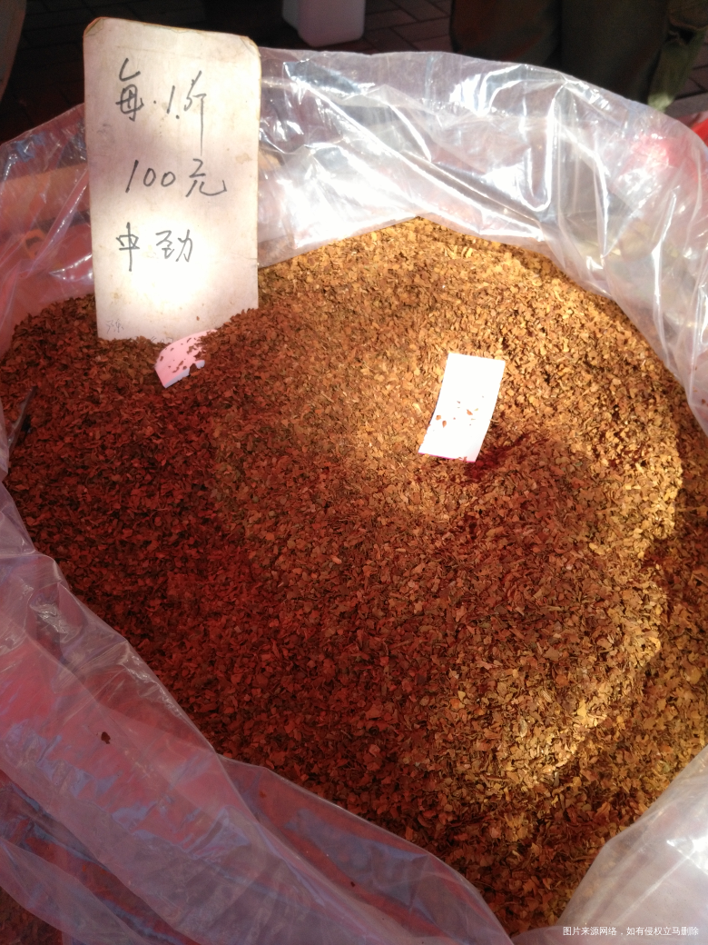 今天赶集,看见好多卖人参的