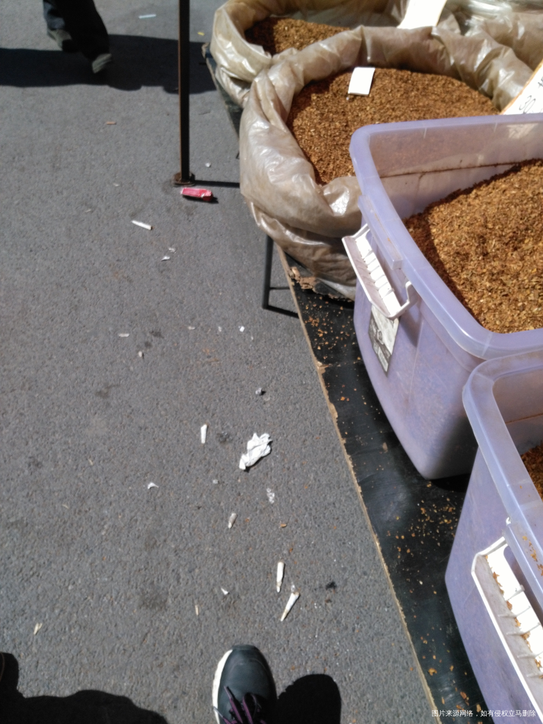 今天赶集,看见好多卖人参的