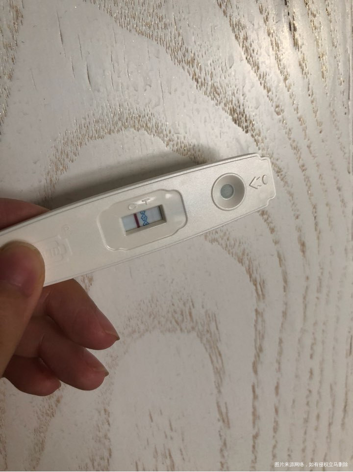 今天是移植第8天,测到有双杠粉印啦!我的冻胚宝宝很棒呢!希望顺顺利利的,翻倍加油...