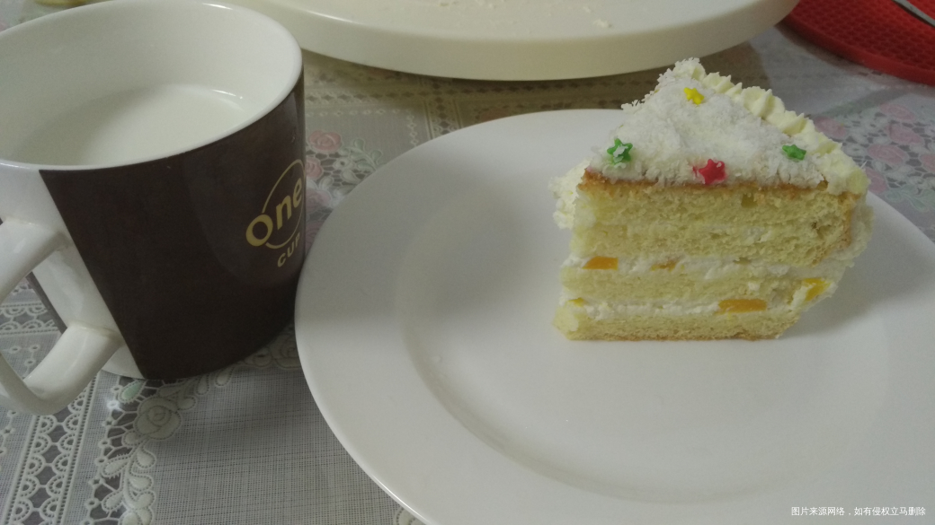 一杯奶,一块蛋糕,今天的早饭