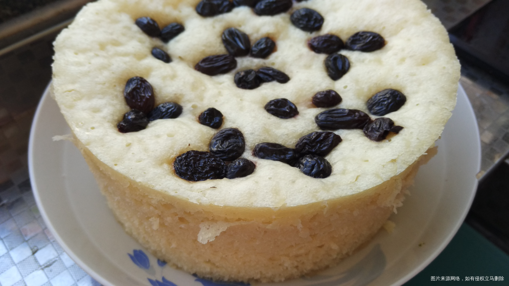 中午吃牛奶发糕,小米粥吧