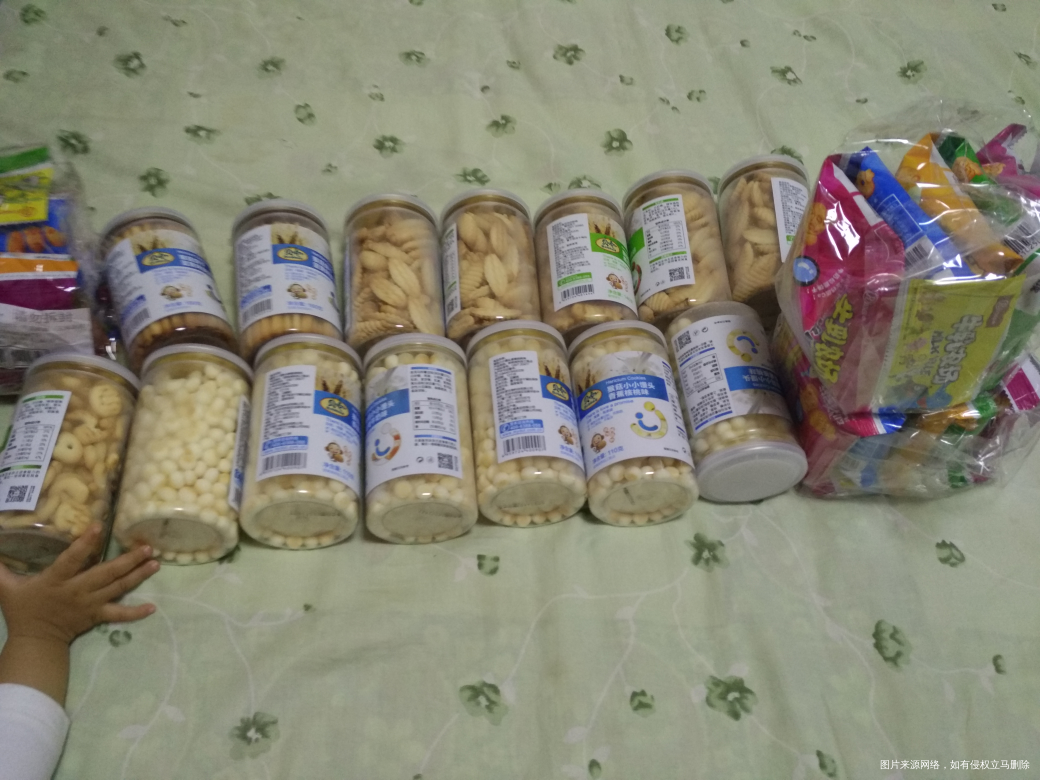 给娃买的饼干到了,好多啊