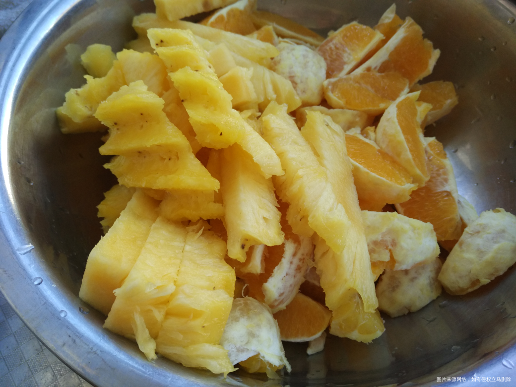 菠萝和橙子最搭配,来杯果汁吧