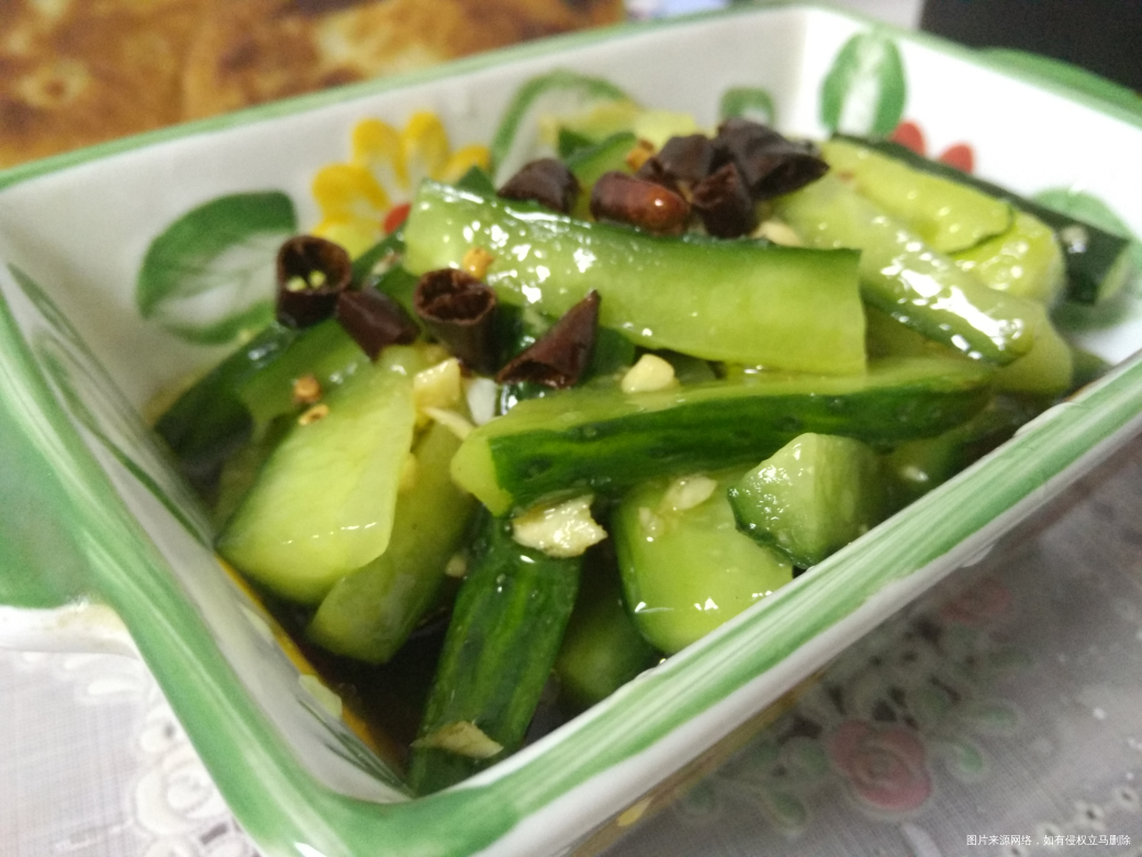 早上来锅粥,加盘酸辣黄瓜