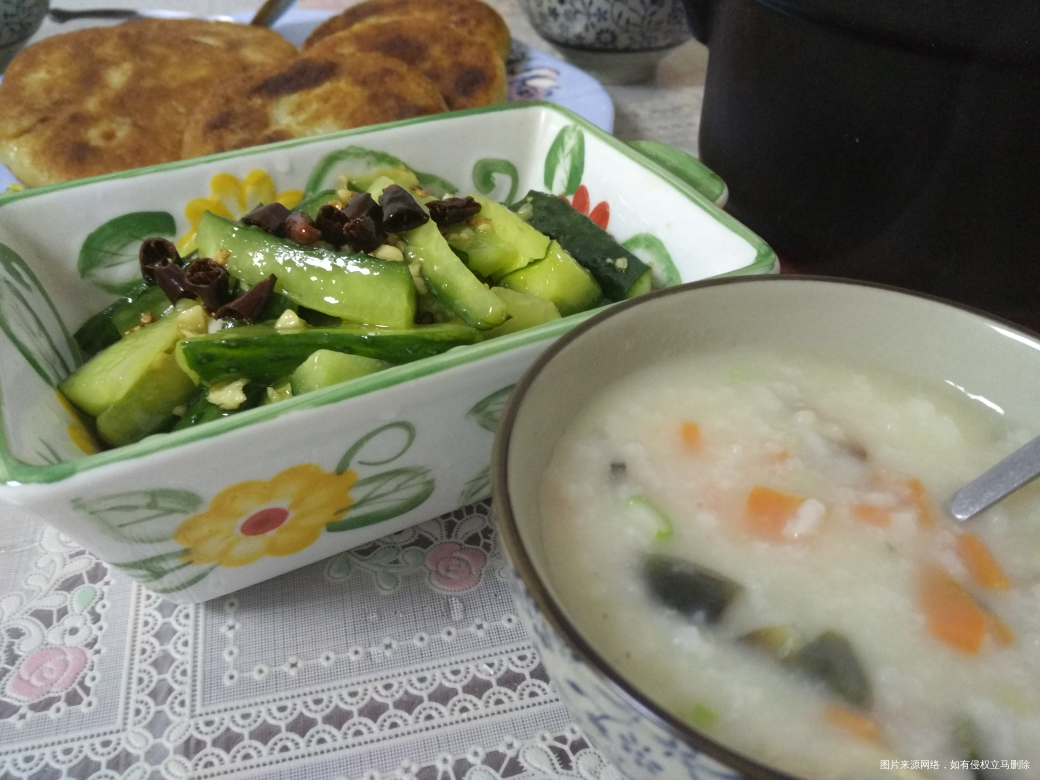 早上来锅粥,加盘酸辣黄瓜