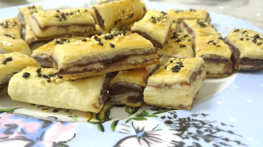 做了两盘红豆小酥,自己做的