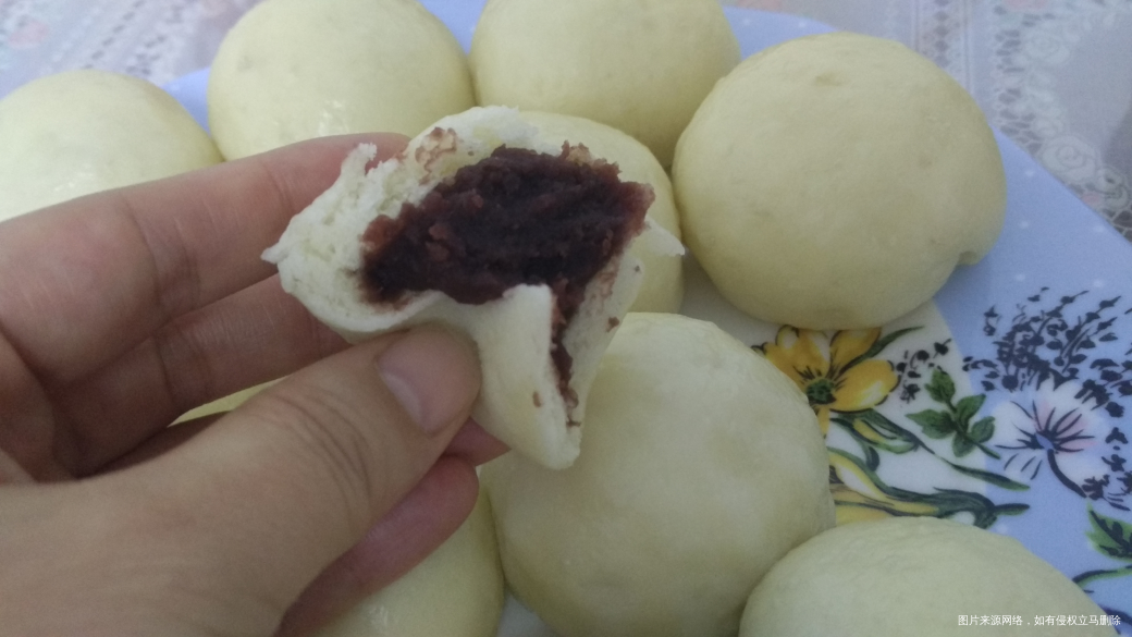 炒了红豆沙,给娃做了点小豆沙包