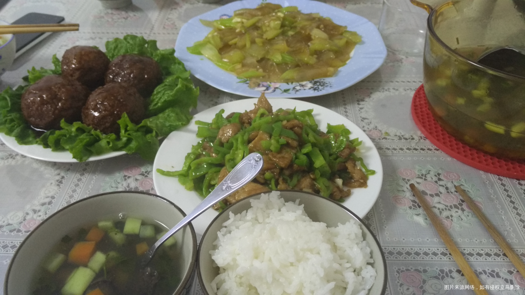 今天的晚饭,红烧狮子头