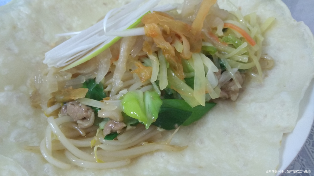 中午吃卷饼,撑了撑了撑了