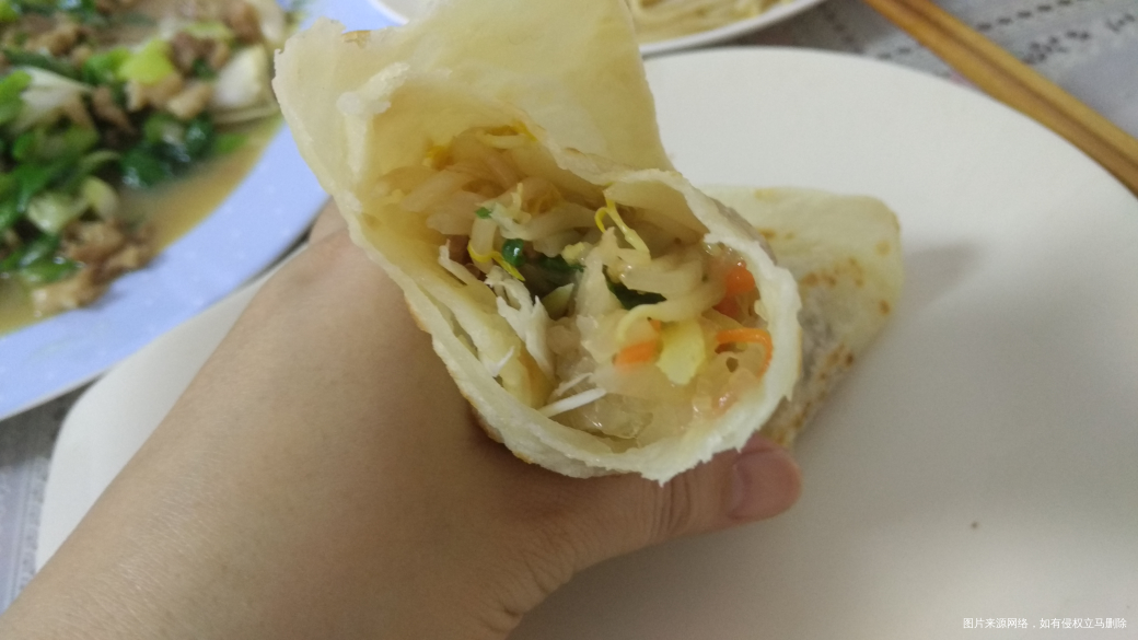 中午吃卷饼,撑了撑了撑了