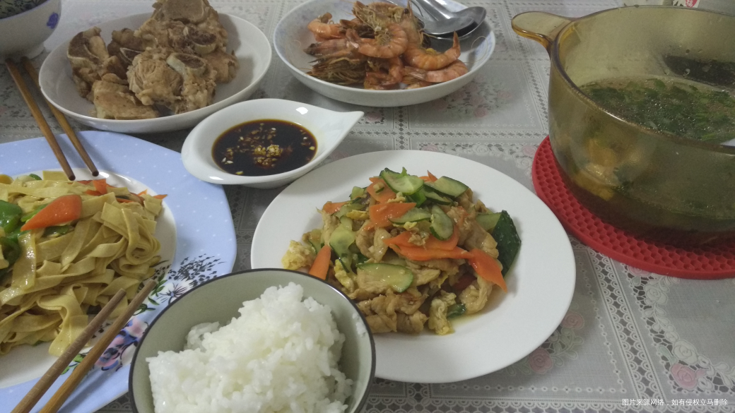 今天的晚饭,嗯……四菜一汤