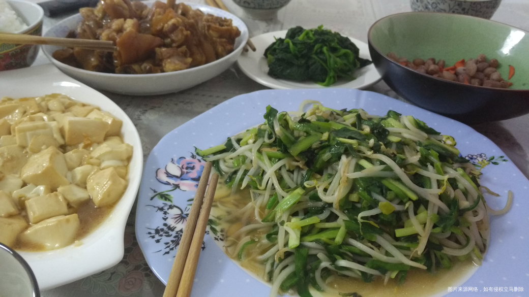 今天的晚饭,酱猪蹄,溜豆腐