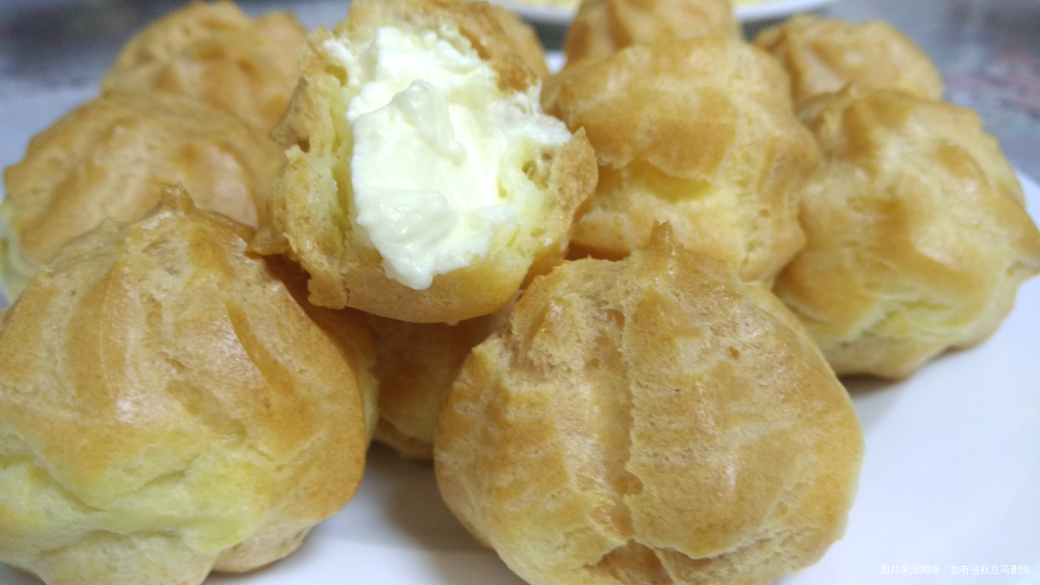 泡芙烤好了,出炉就被吃了好几个