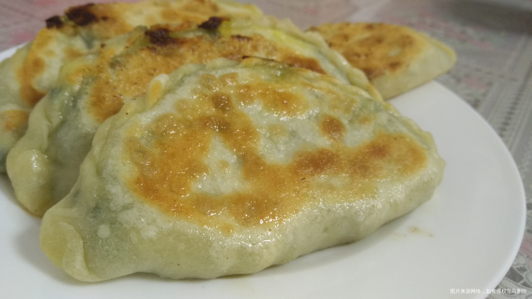 中午烙点韭菜盒子,味道不错