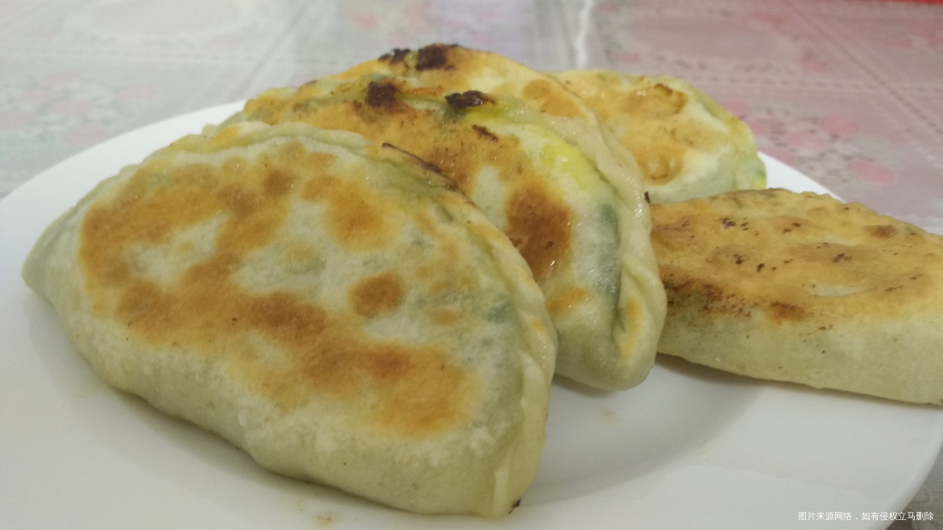 中午烙点韭菜盒子,味道不错