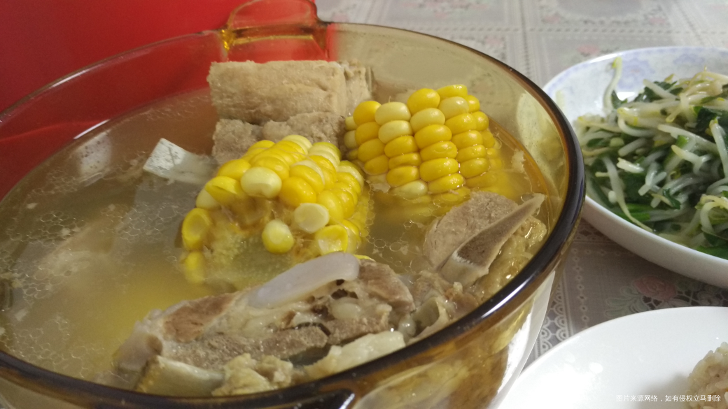 今天的晚饭,排骨玉米汤