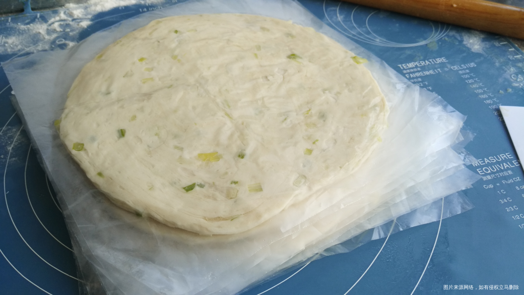 做了六张葱油酥饼放冰箱里冻上