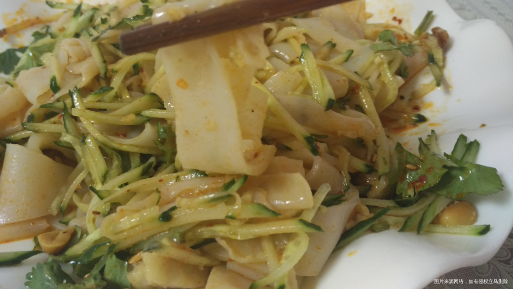 今天的午饭,自己做的凉皮