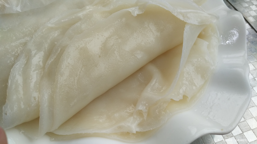 忙忙碌碌的早晨,包包子做凉皮