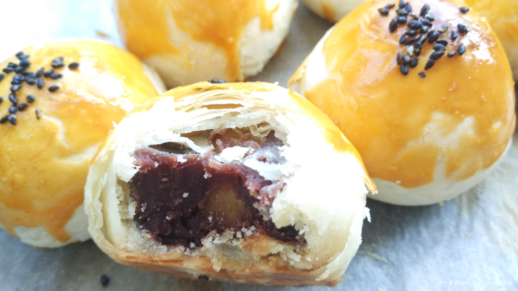 早上起床烤了炉蛋黄酥