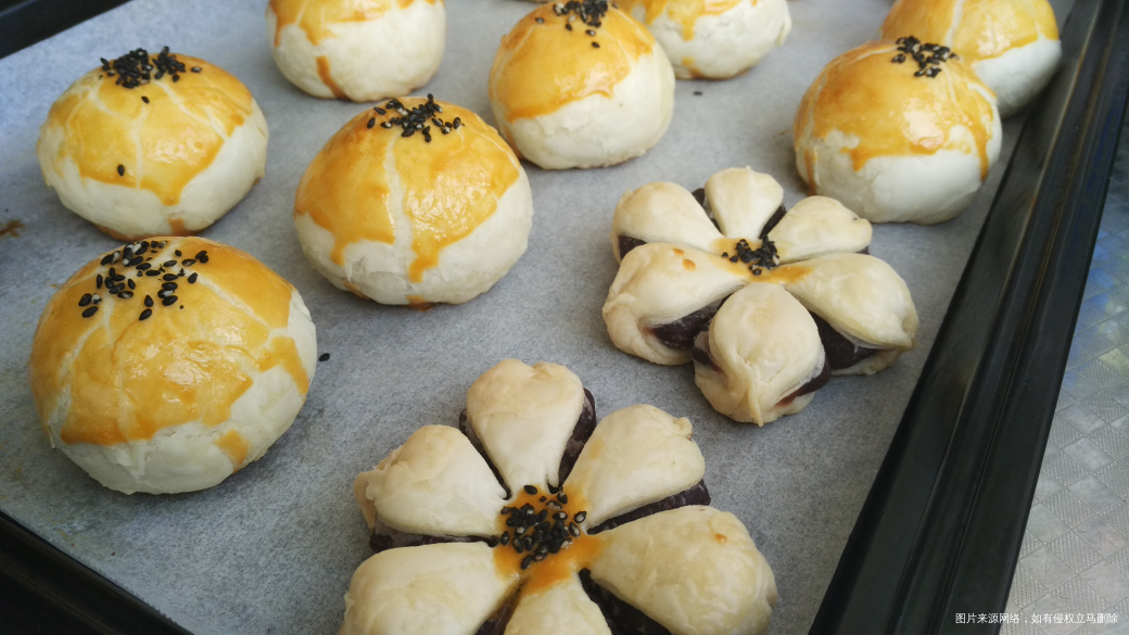 又烤了盘蛋黄酥,怎么吃都不够