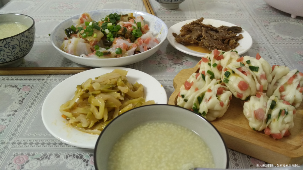 今天丰富的早餐,肠粉,火腿葱香卷