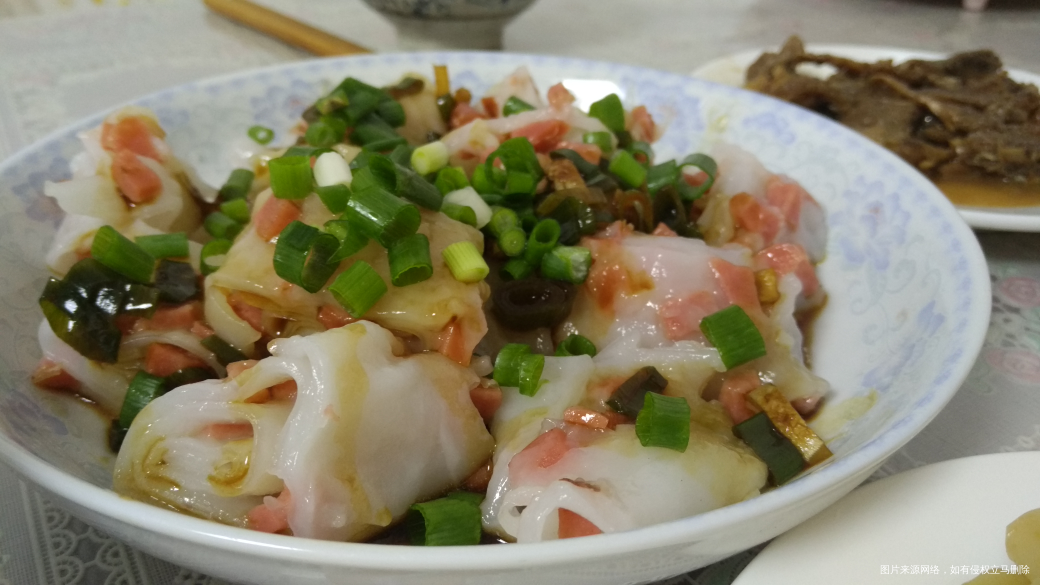 今天丰富的早餐,肠粉,火腿葱香卷