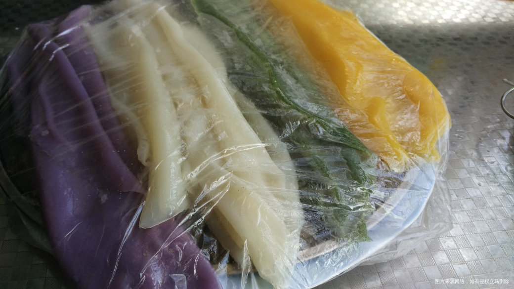 早起做了彩色凉皮,真好看