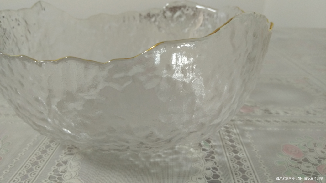 我买了一个漂亮的玻璃大碗