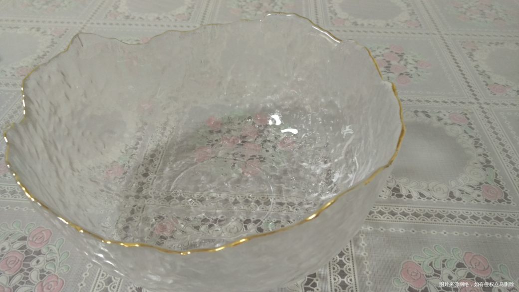 我买了一个漂亮的玻璃大碗