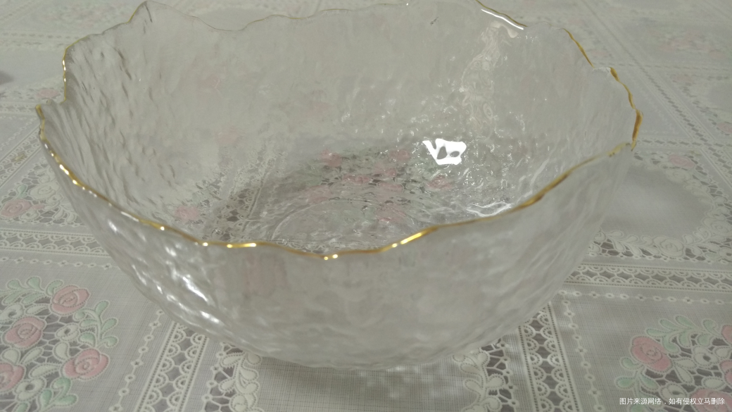 我买了一个漂亮的玻璃大碗
