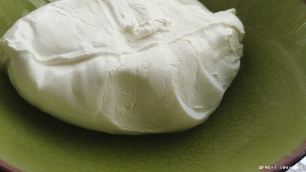 做了轻芝士蛋糕和奶黄包