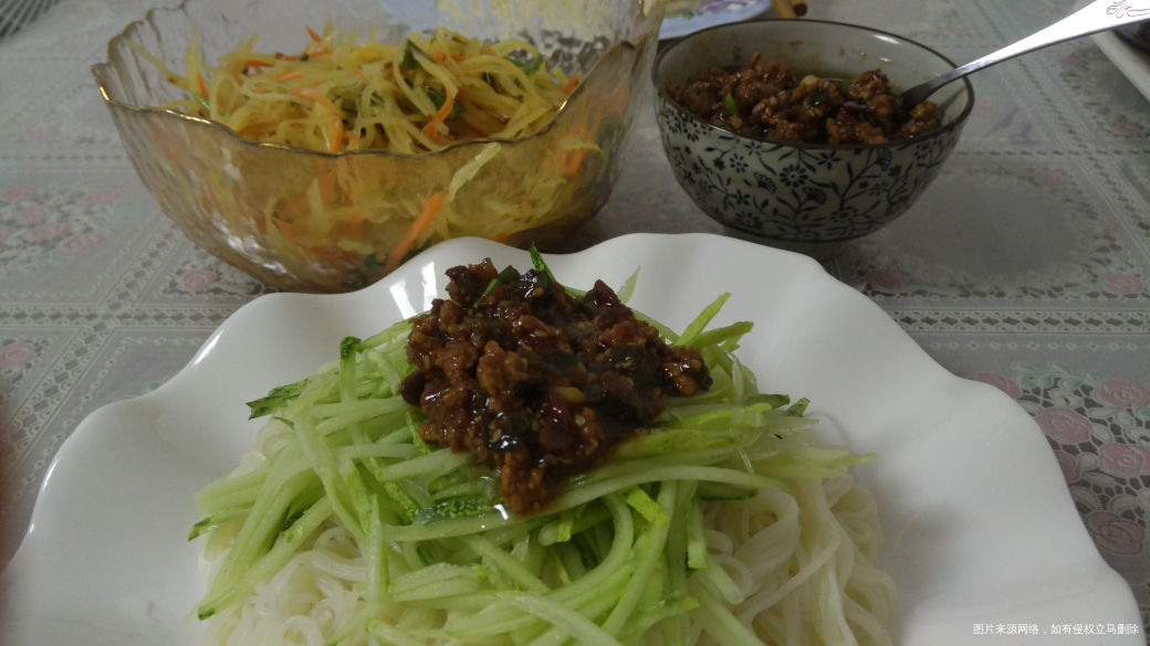 天太热,午饭就吃炸酱面吧