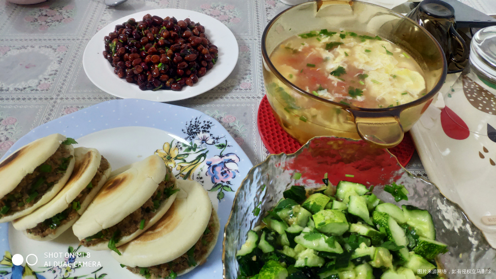 今天吃肉夹馍,拌黄瓜,陈醋花生米