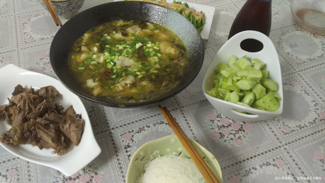 两个女人的晚饭,还是挺丰盛的