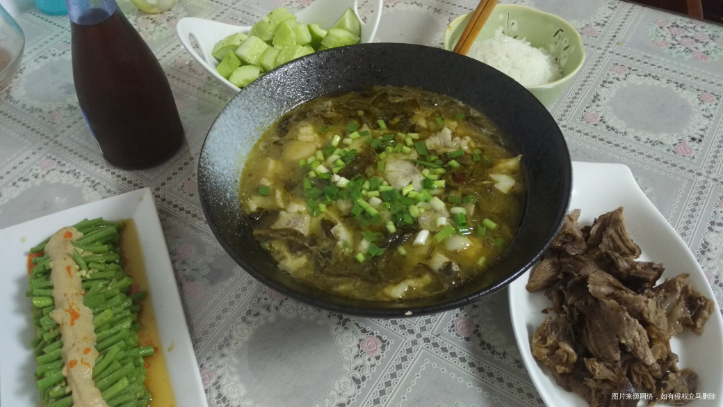 两个女人的晚饭,还是挺丰盛的