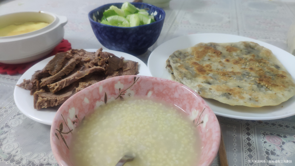 今天早饭,猪肉梅干菜饼,小米粥
