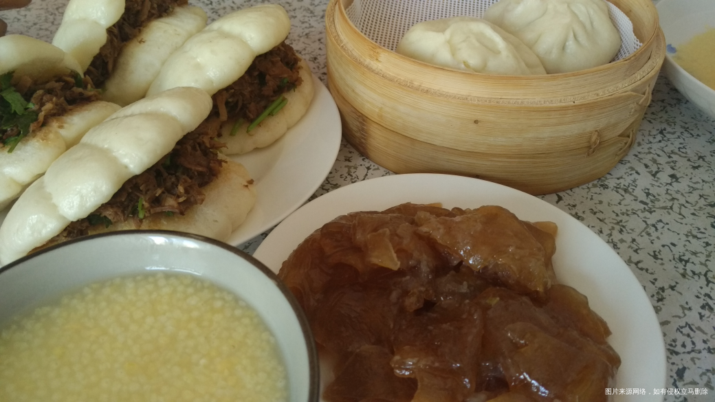 现在吃早饭都得开空调吃了