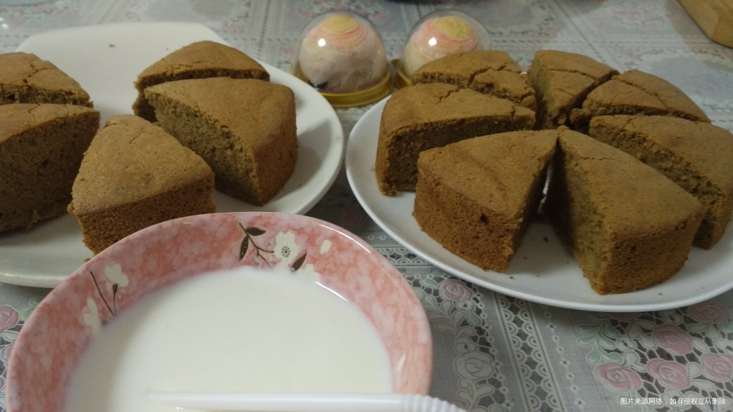 今天早饭简单点,红枣糕配酸奶