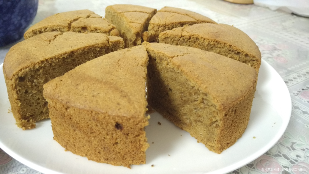 今天早饭简单点,红枣糕配酸奶