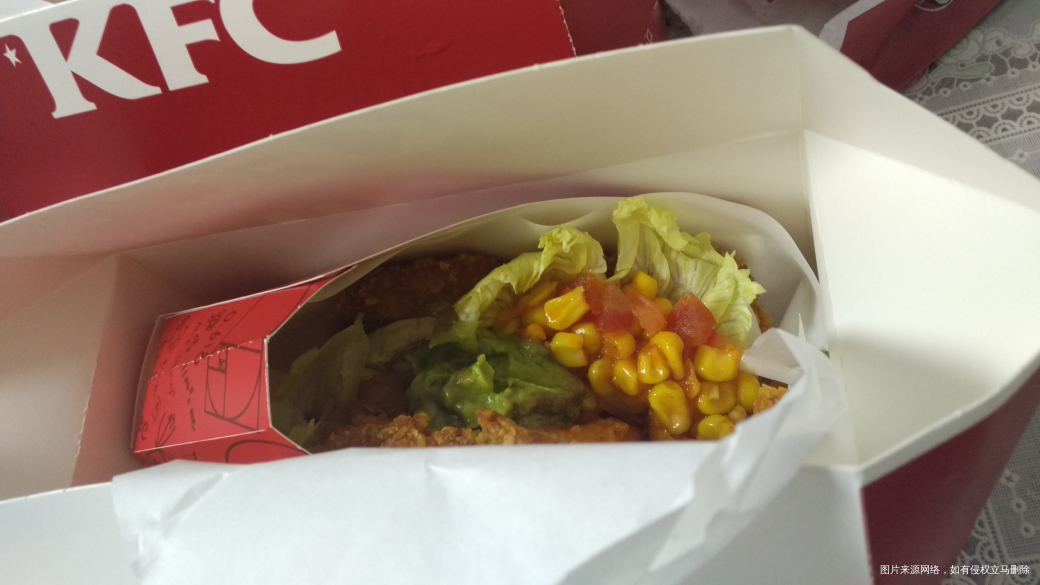 晚上买了五个牛油果塔可和三个蛋挞